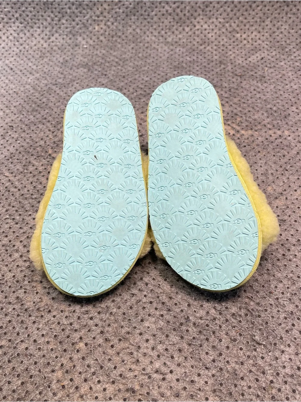 Ugg Fluff Yeah Yellow Slipper Sandals Size 10 Girls
